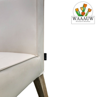 Luxe eetkamer set: off white leren stoelen met mogelijkheid tot rode en grijs leren stoelen variatie.